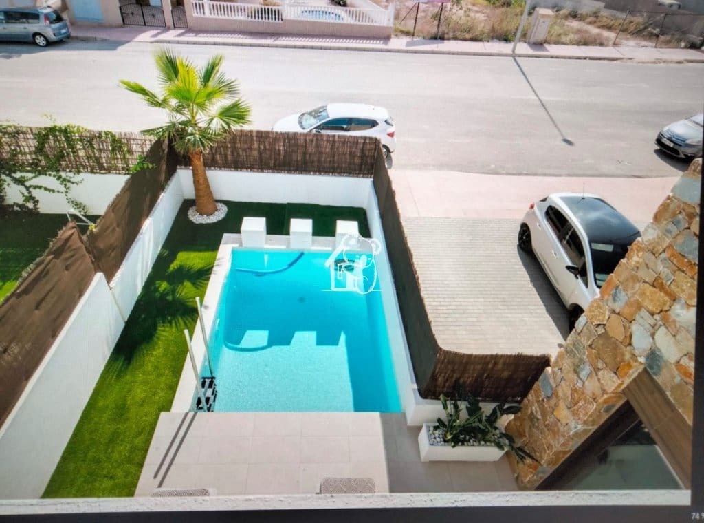 2 soveværelse Villa til salg i Orihuela Costa med swimmingpool - € 385.000 (Ref: 10024975)