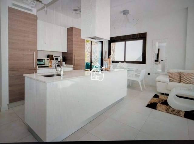 Chalet de 2 habitaciones en Lomas de Cabo Roig - Los Dolses, Orihuela en venta con piscina - 385.000 € (Ref: 10024975)
