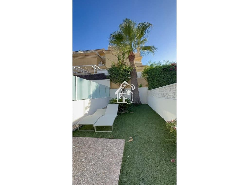 3 slaapkamer Huis te huur in Los Altos met zwembad garage - € 1.400 (Ref: 10031348)
