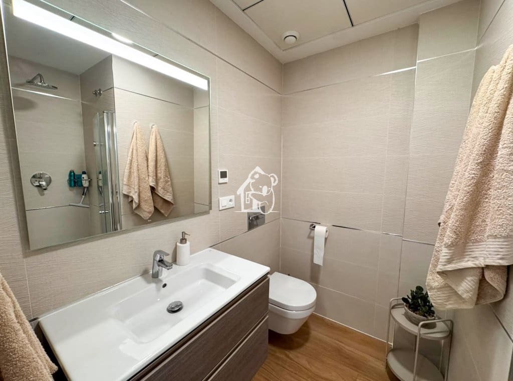Penthouse de 2 chambres à louer à Torrevieja avec piscine garage - 1 600 € (Ref: 10033342)
