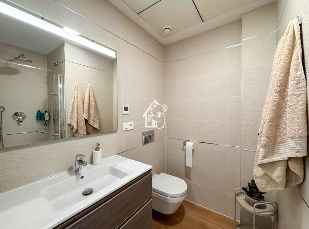 Penthouse de 2 chambres à louer à Torrevieja avec piscine garage - 1 600 € (Ref: 10033342)