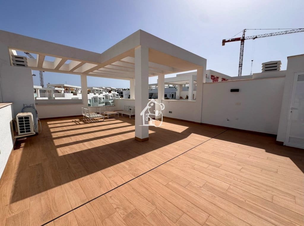 Penthouse de 2 chambres à louer à Torrevieja avec piscine garage - 1 600 € (Ref: 10033342)