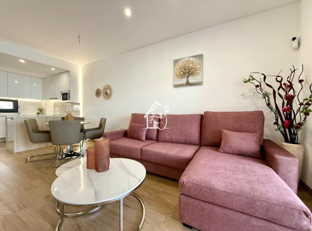 Appartement de 2 chambres à louer à Torrevieja avec piscine garage - 1 500 € (Ref: 10034770)