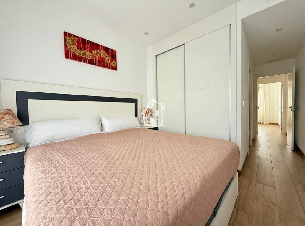 Appartement de 2 chambres à louer à Torrevieja avec piscine garage - 1 500 € (Ref: 10034770)