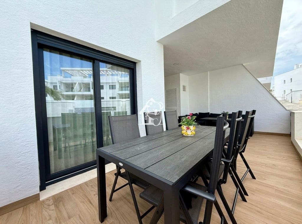 Appartement de 2 chambres à louer à Torrevieja avec piscine garage - 1 500 € (Ref: 10034770)