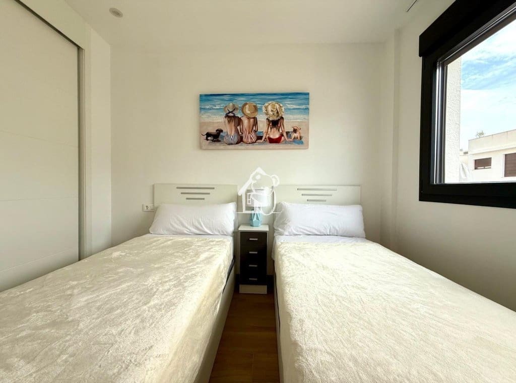 Appartement de 2 chambres à louer à Torrevieja avec piscine garage - 1 500 € (Ref: 10034770)