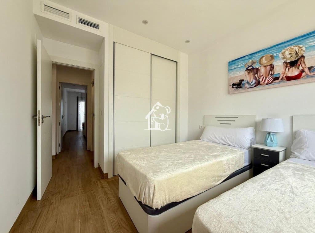 Appartement de 2 chambres à louer à Torrevieja avec piscine garage - 1 500 € (Ref: 10034770)