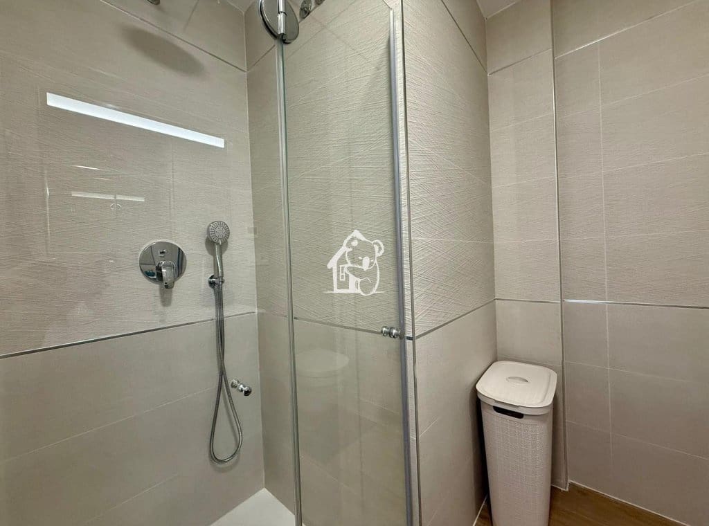 Appartement de 2 chambres à louer à Torrevieja avec piscine garage - 1 500 € (Ref: 10034770)
