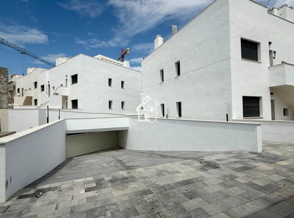 Appartement de 2 chambres à louer à Torrevieja avec piscine garage - 1 500 € (Ref: 10034770)