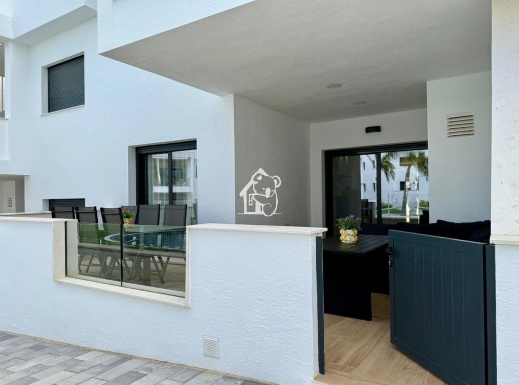 Appartement de 2 chambres à louer à Torrevieja avec piscine garage - 1 500 € (Ref: 10034770)