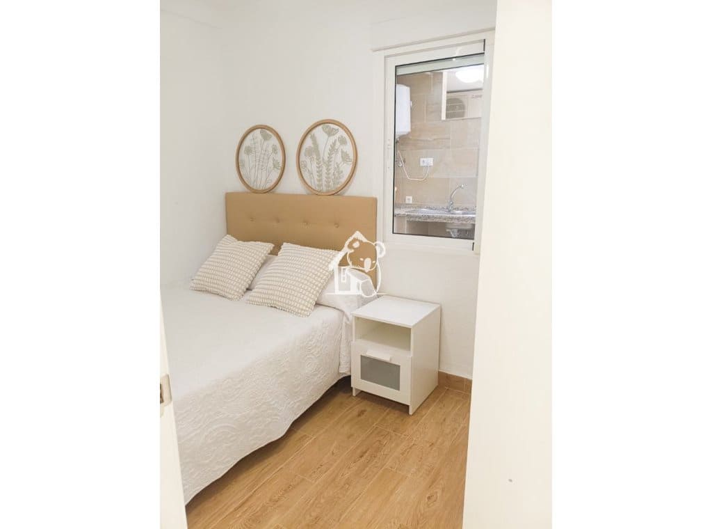 2 bedroom Apartment for rent in Torrevieja - € 950 (Ref: 10036265)