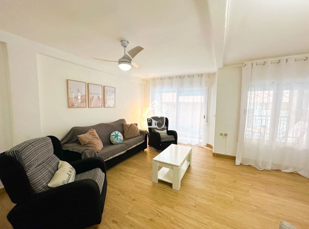 2 bedroom Apartment for rent in Torrevieja - € 950 (Ref: 10036265)