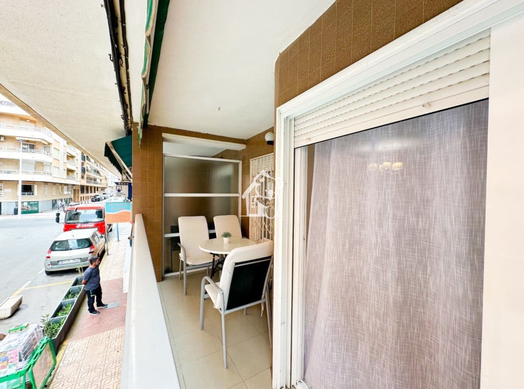2 bedroom Apartment for rent in Torrevieja - € 950 (Ref: 10036265)
