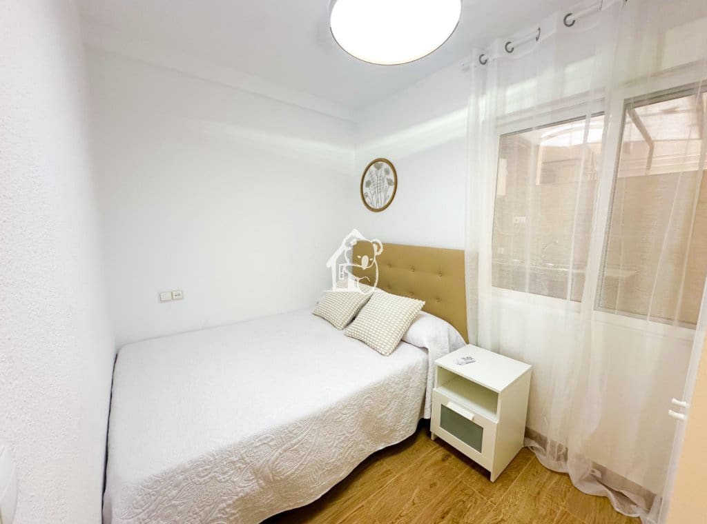 2 bedroom Apartment for rent in Torrevieja - € 950 (Ref: 10036265)