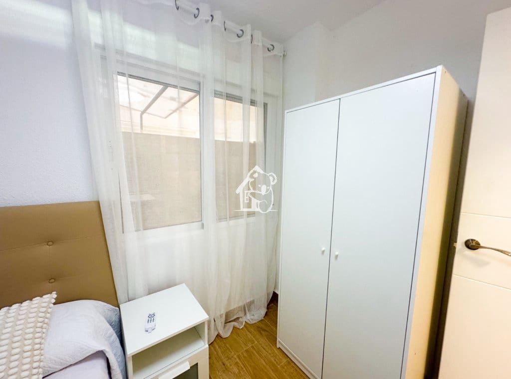 2 bedroom Apartment for rent in Torrevieja - € 950 (Ref: 10036265)