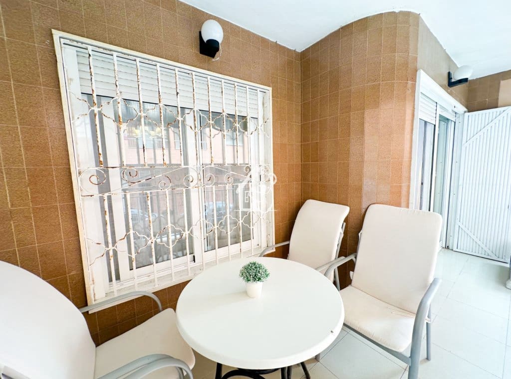 2 bedroom Apartment for rent in Torrevieja - € 950 (Ref: 10036265)