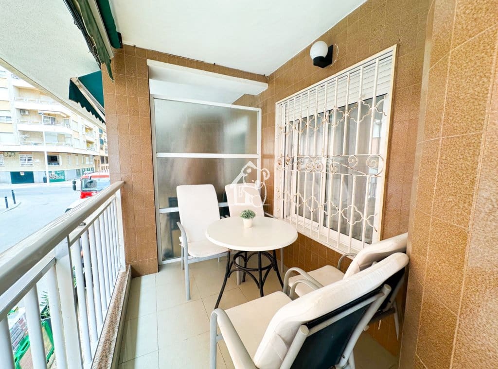 2 bedroom Apartment for rent in Torrevieja - € 950 (Ref: 10036265)