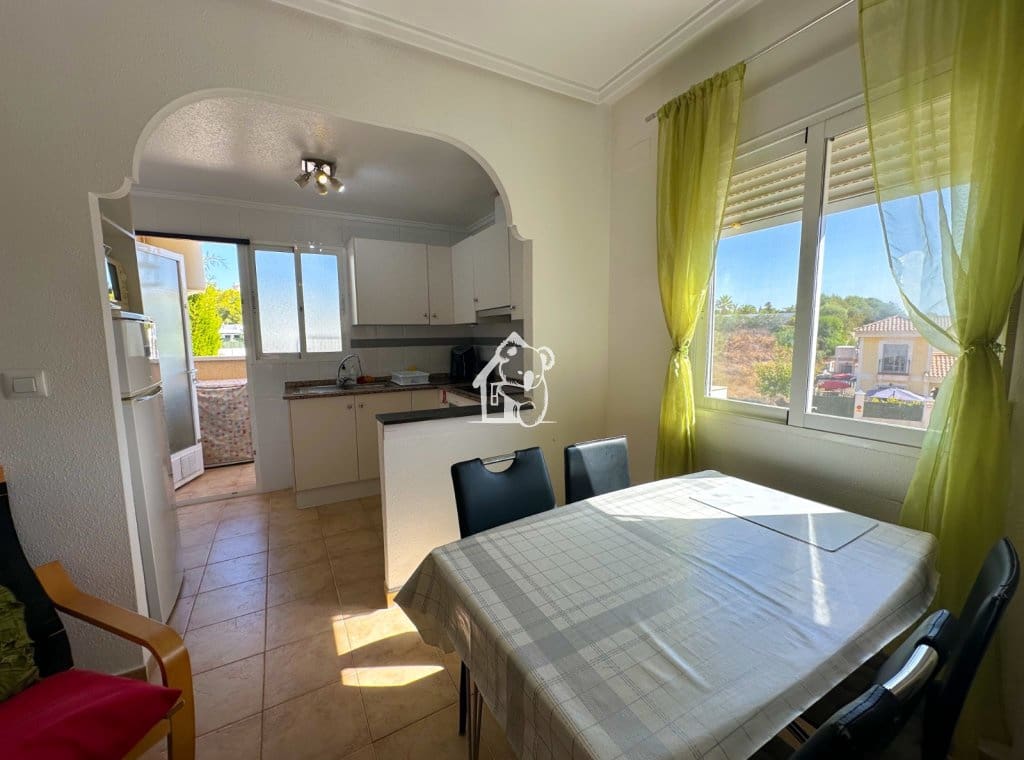 Penthouse de 2 chambres à louer à Pinar de Campoverde avec piscine garage - 900 € (Ref: 10040209)
