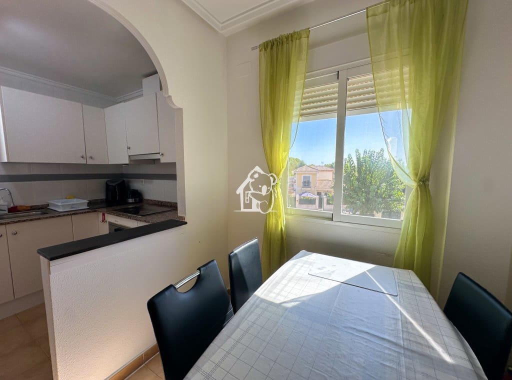 Penthouse de 2 chambres à louer à Pinar de Campoverde avec piscine garage - 900 € (Ref: 10040209)