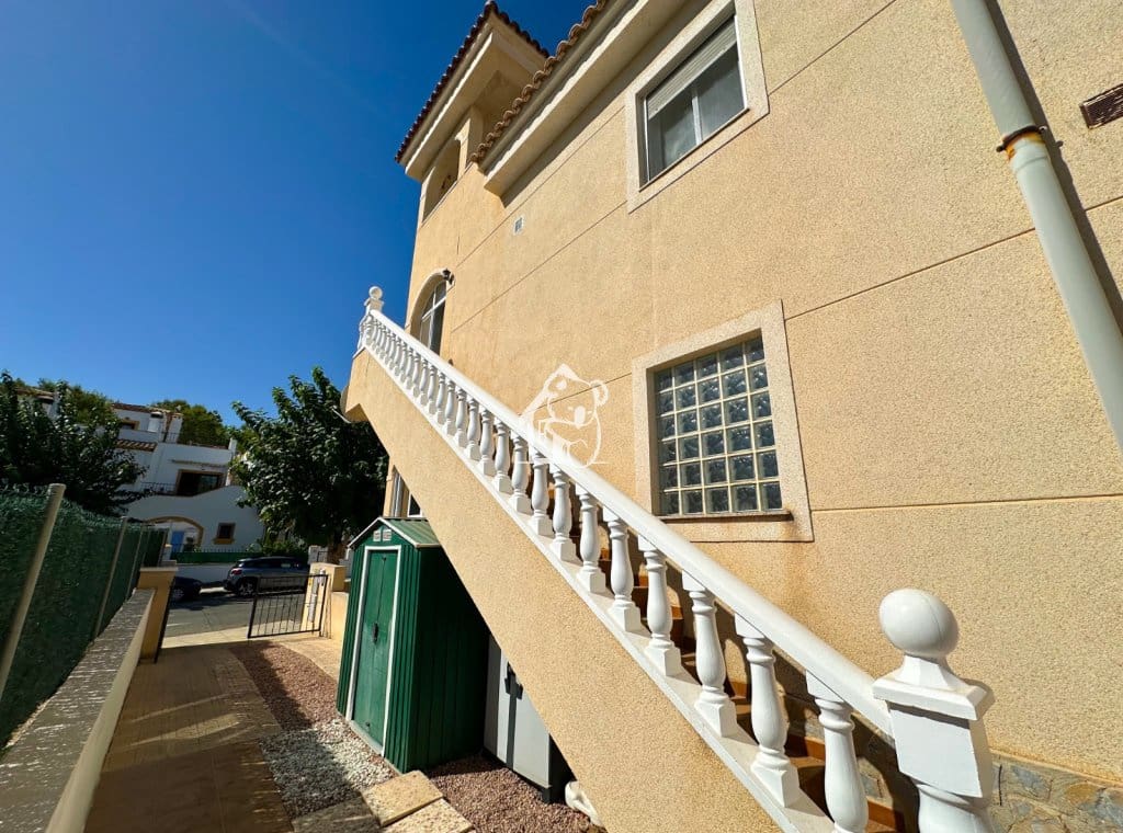 Penthouse de 2 chambres à louer à Pinar de Campoverde avec piscine garage - 900 € (Ref: 10040209)