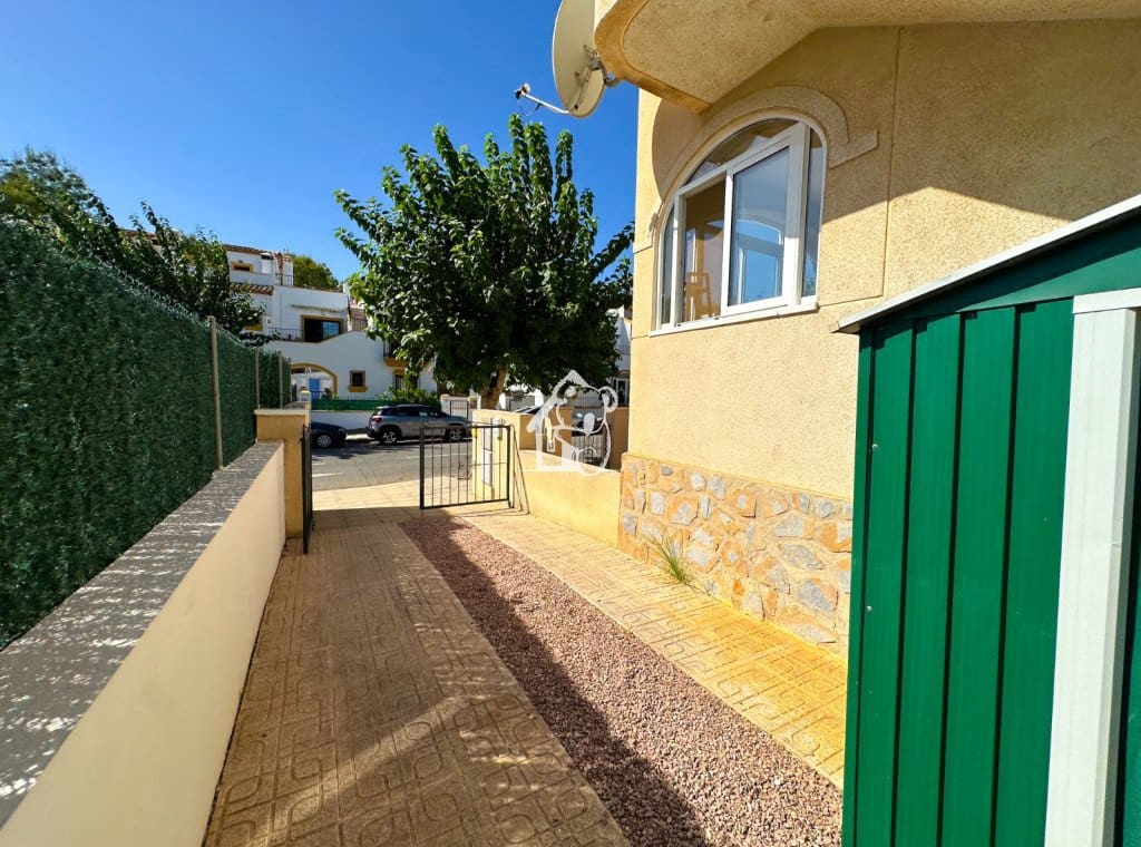 Penthouse de 2 chambres à louer à Pinar de Campoverde avec piscine garage - 900 € (Ref: 10040209)