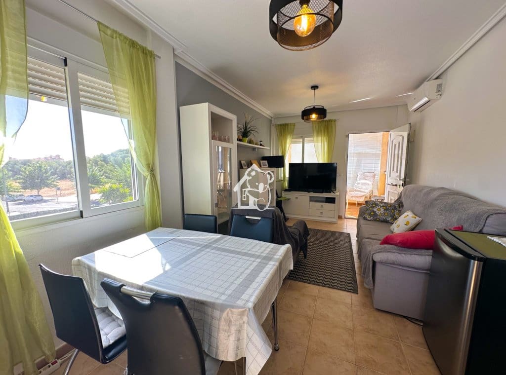 Penthouse de 2 chambres à louer à Pinar de Campoverde avec piscine garage - 900 € (Ref: 10040209)