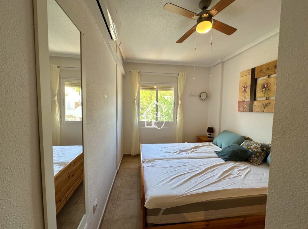 Penthouse de 2 chambres à louer à Pinar de Campoverde avec piscine garage - 900 € (Ref: 10040209)