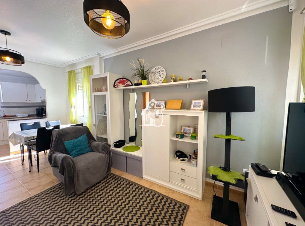 Penthouse de 2 chambres à louer à Pinar de Campoverde avec piscine garage - 900 € (Ref: 10040209)