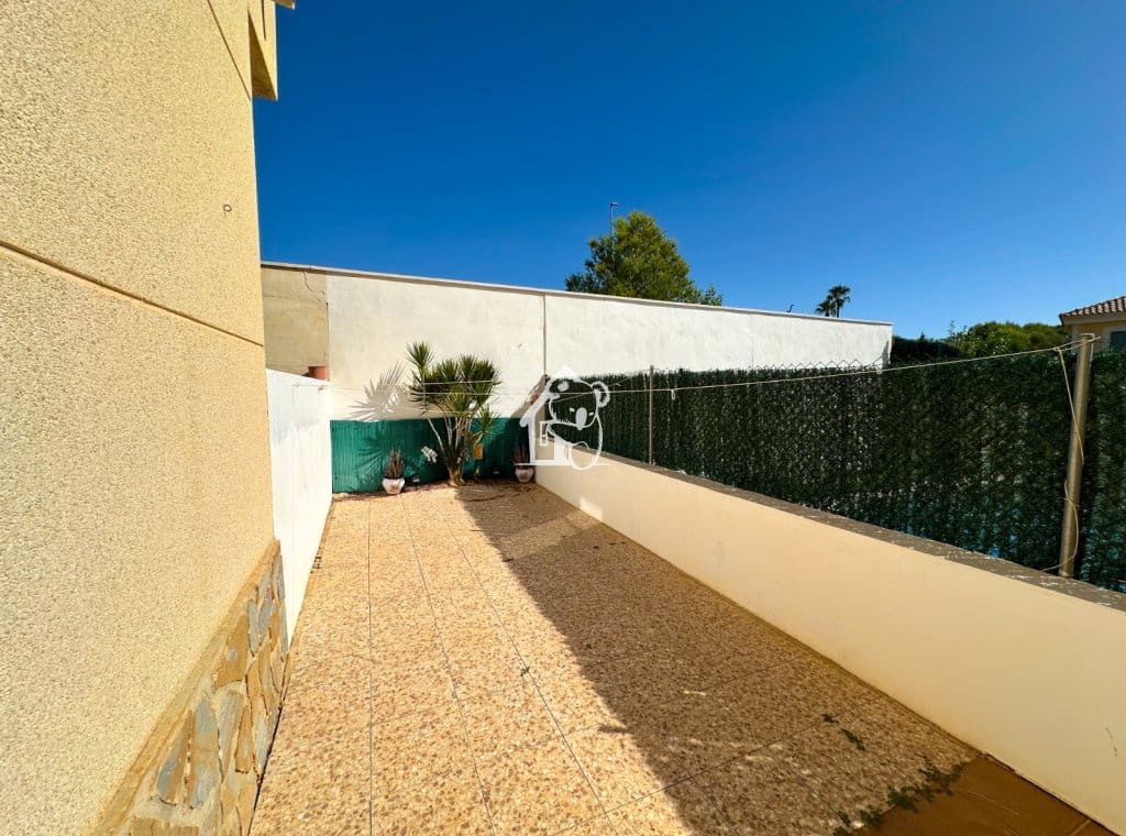 Penthouse de 2 chambres à louer à Pinar de Campoverde avec piscine garage - 900 € (Ref: 10040209)