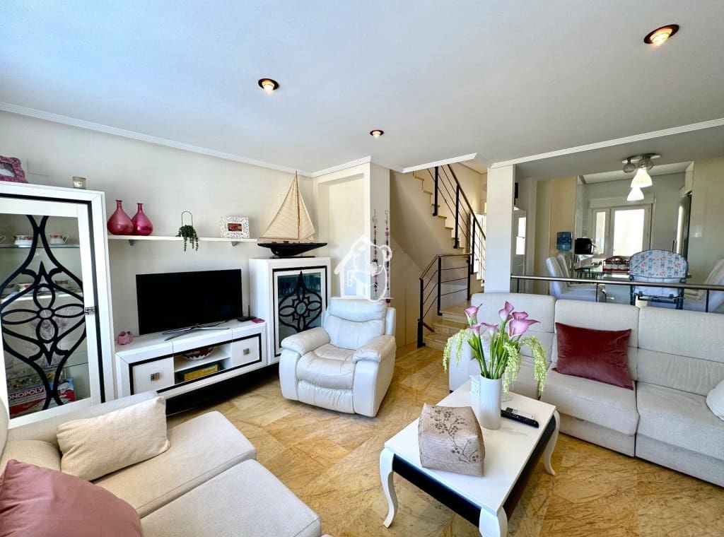 Chalet de 5 habitaciones en Orihuela Costa en alquiler con piscina garaje - 2.500 € (Ref: 10046606)