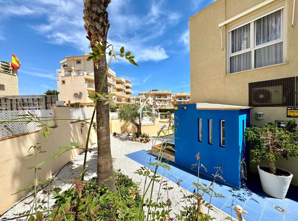 Chalet de 5 habitaciones en Orihuela Costa en alquiler con piscina garaje - 2.500 € (Ref: 10046606)