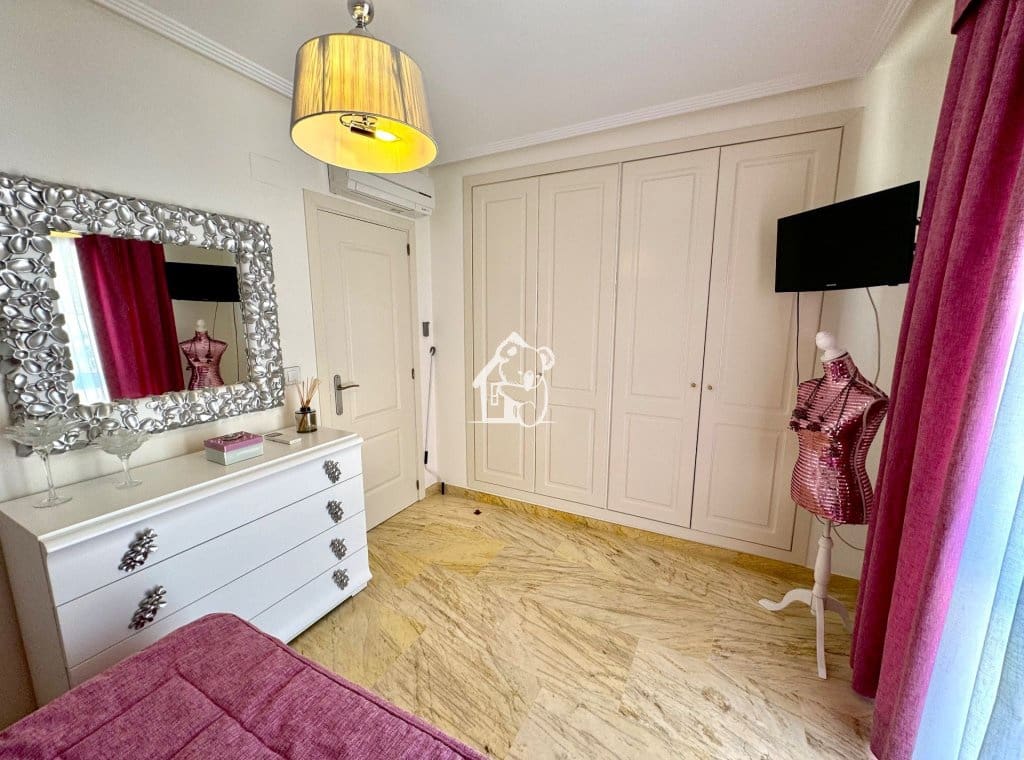 Chalet de 5 habitaciones en Orihuela Costa en alquiler con piscina garaje - 2.500 € (Ref: 10046606)