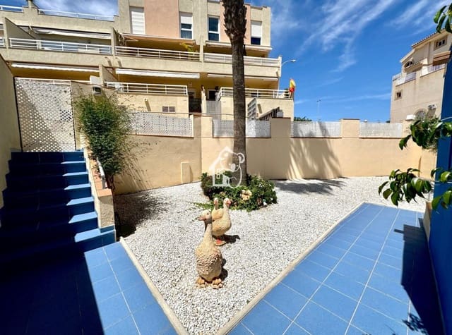 Chalet de 5 habitaciones en Aguamarina, Orihuela en alquiler con piscina garaje - 2.500 € (Ref: 10046606)