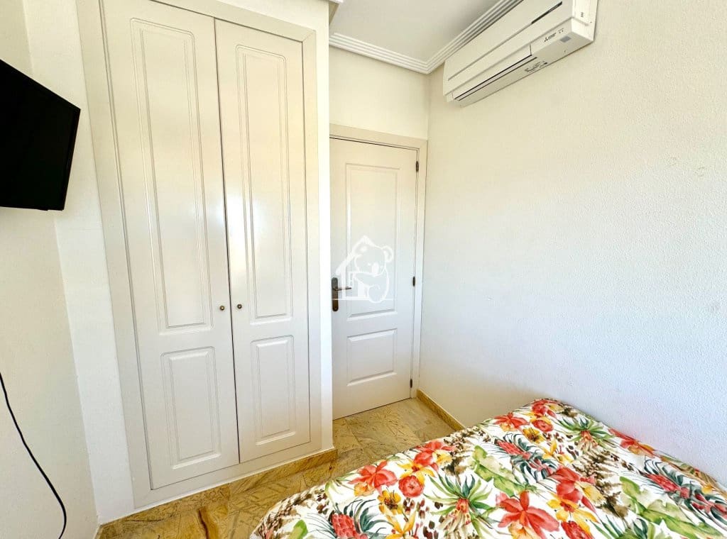 Chalet de 5 habitaciones en Orihuela Costa en alquiler con piscina garaje - 2.500 € (Ref: 10046606)