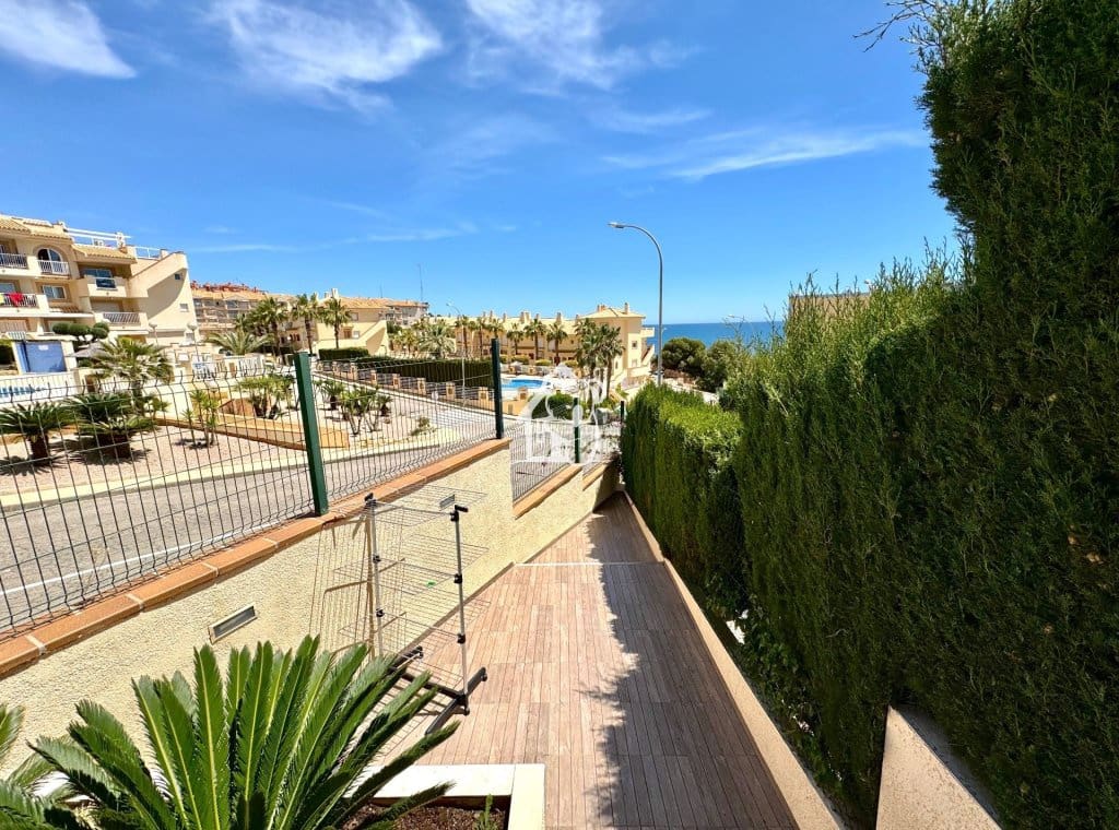 Chalet de 5 habitaciones en Orihuela Costa en alquiler con piscina garaje - 2.500 € (Ref: 10046606)
