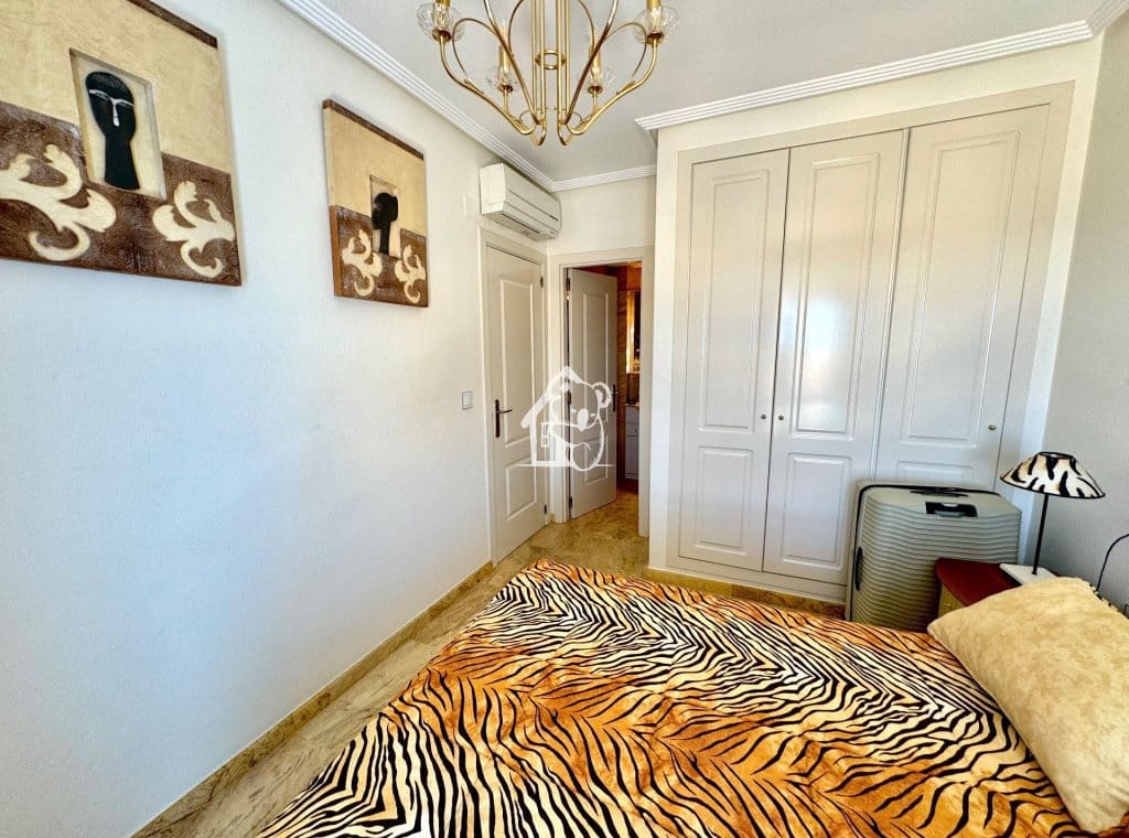 Chalet de 5 habitaciones en Orihuela Costa en alquiler con piscina garaje - 2.500 € (Ref: 10046606)