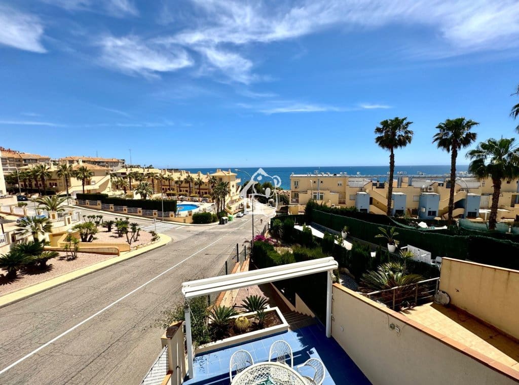 Chalet de 5 habitaciones en Orihuela Costa en alquiler con piscina garaje - 2.500 € (Ref: 10046606)