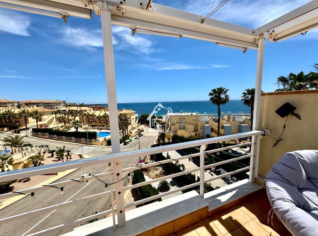 Chalet de 5 habitaciones en Orihuela Costa en alquiler con piscina garaje - 2.500 € (Ref: 10046606)