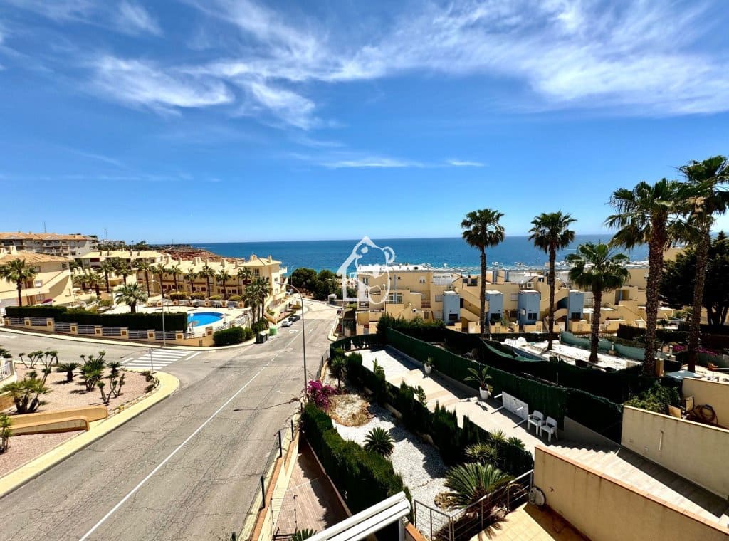 Chalet de 5 habitaciones en Orihuela Costa en alquiler con piscina garaje - 2.500 € (Ref: 10046606)