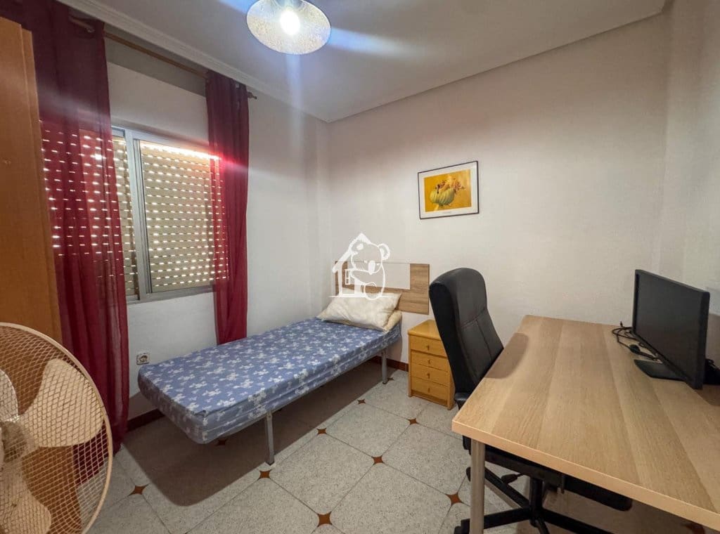 3 bedroom Apartment for rent in Torrevieja with garage - € 1,000 (Ref: 10046608)