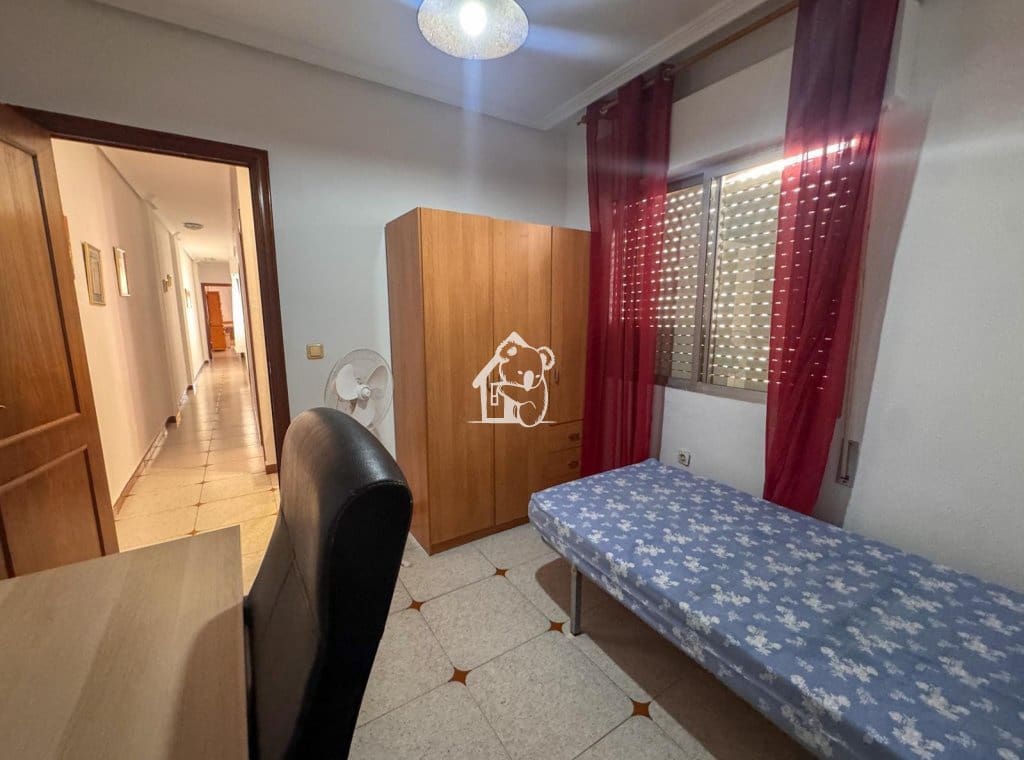 3 bedroom Apartment for rent in Torrevieja with garage - € 1,000 (Ref: 10046608)