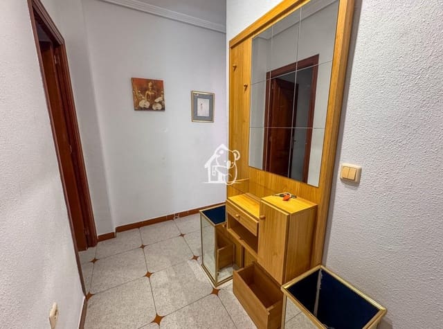3 bedroom Apartment for rent in Playa de los Locos, Torrevieja with garage - € 1,000 (Ref: 10046608)