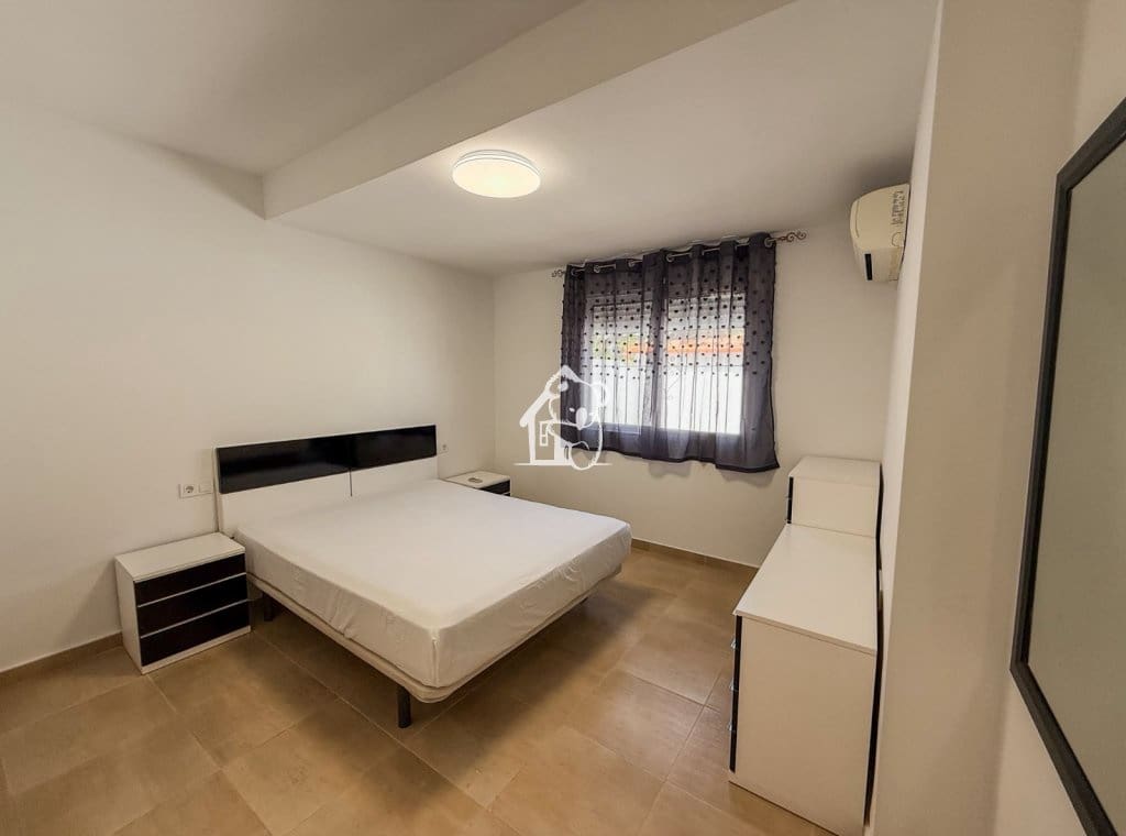 3 soveværelse Villa til leje i Torrevieja med swimmingpool garage - € 2.000 (Ref: 10057803)