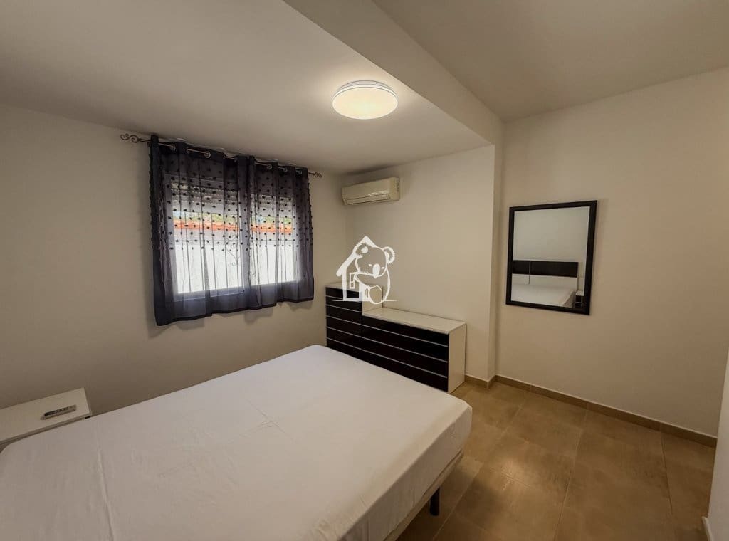 3 soveværelse Villa til leje i Torrevieja med swimmingpool garage - € 2.000 (Ref: 10057803)