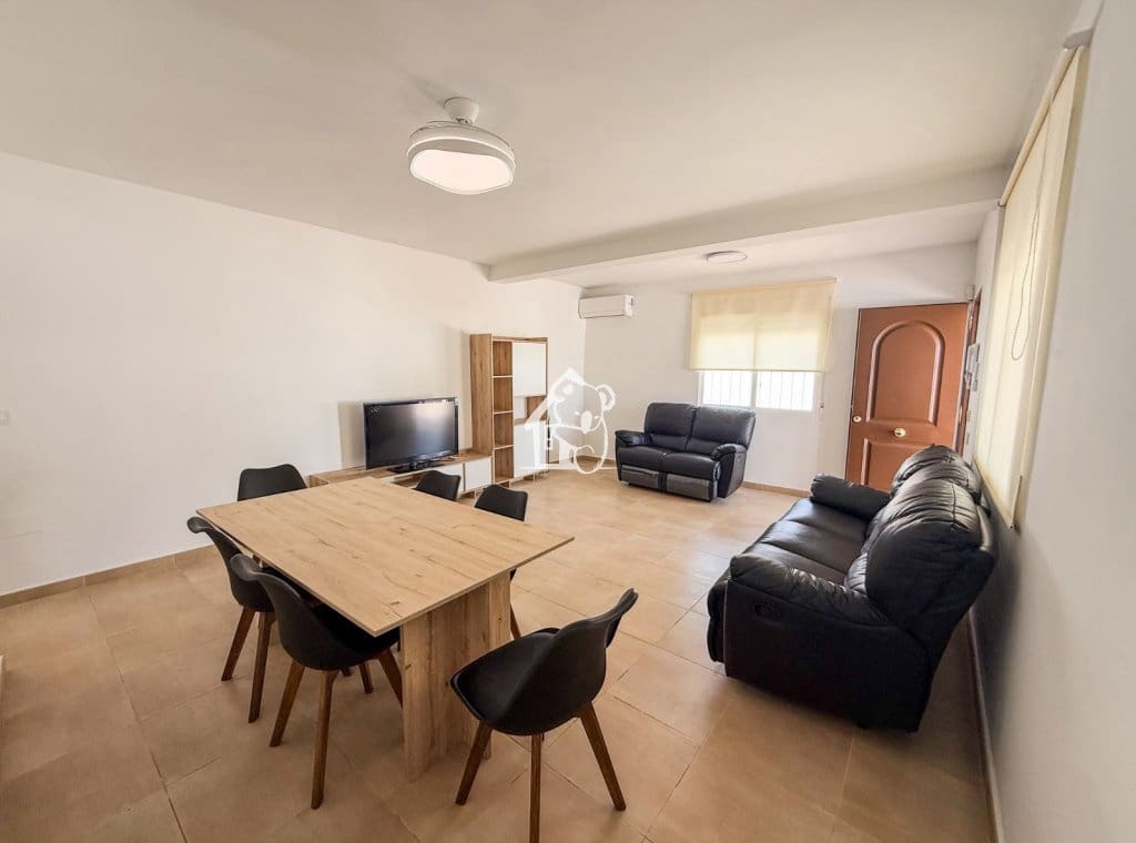 3 soveværelse Villa til leje i Torrevieja med swimmingpool garage - € 2.000 (Ref: 10057803)
