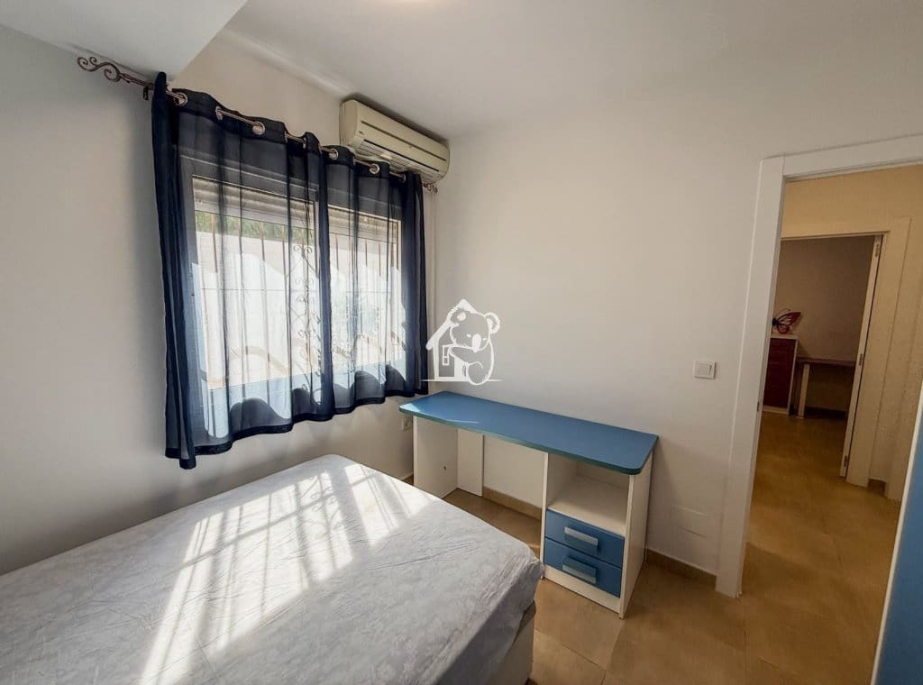 3 soveværelse Villa til leje i Torrevieja med swimmingpool garage - € 2.000 (Ref: 10057803)