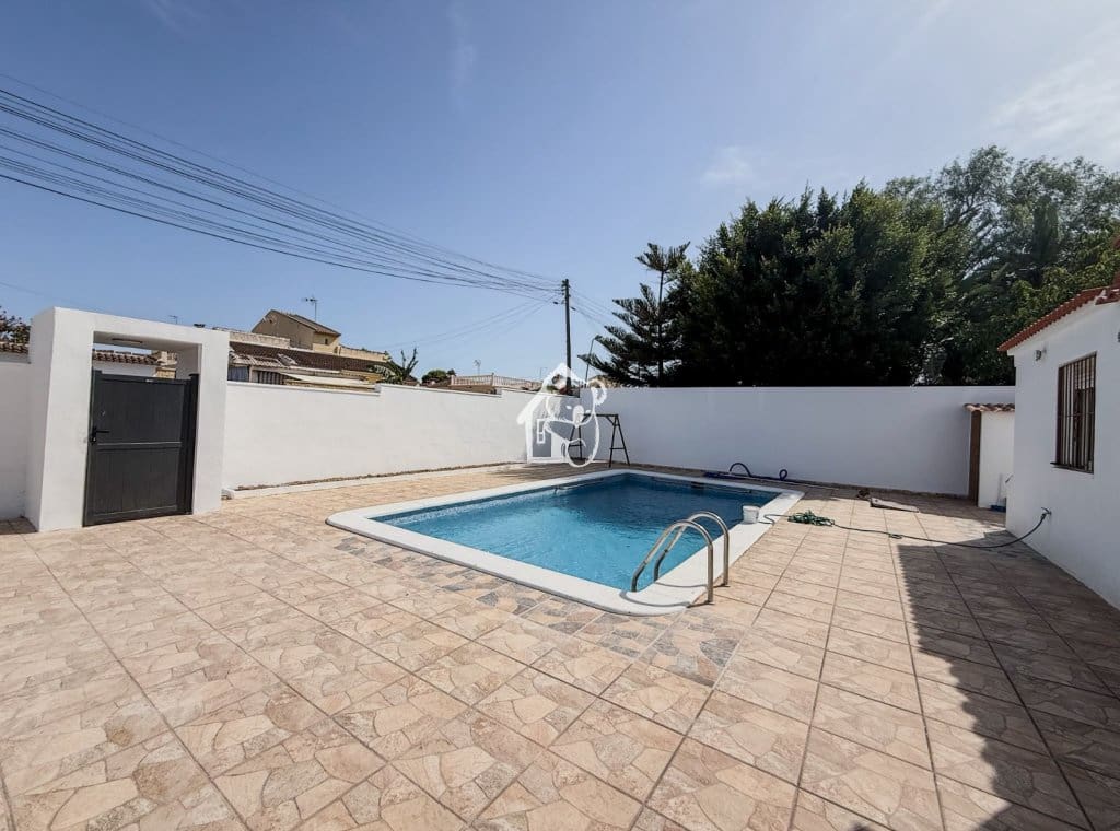 3 soveværelse Villa til leje i Torrevieja med swimmingpool garage - € 2.000 (Ref: 10057803)