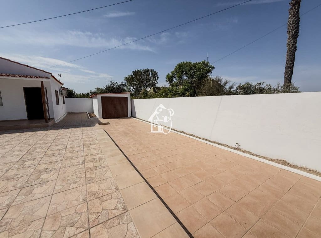 3 soveværelse Villa til leje i Torrevieja med swimmingpool garage - € 2.000 (Ref: 10057803)