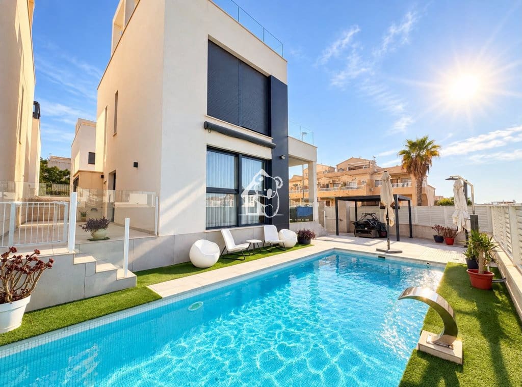 2 bedroom Villa for rent in La Florida with pool garage - € 2,300 (Ref: 10061083)