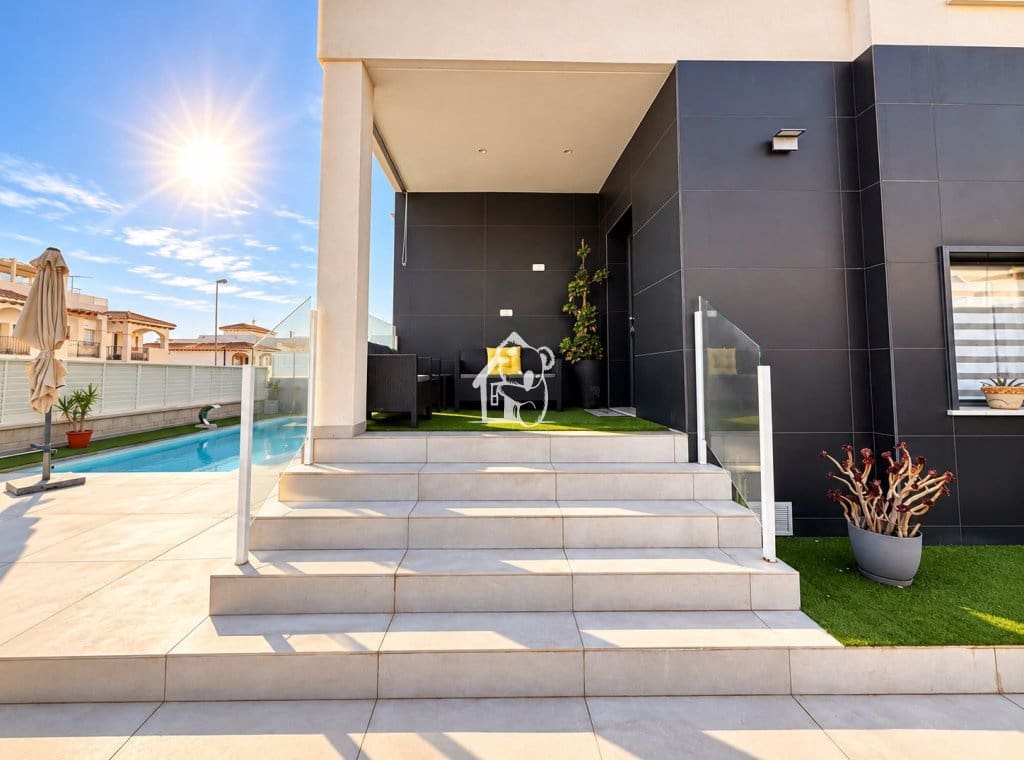 2 bedroom Villa for rent in La Florida with pool garage - € 2,300 (Ref: 10061083)
